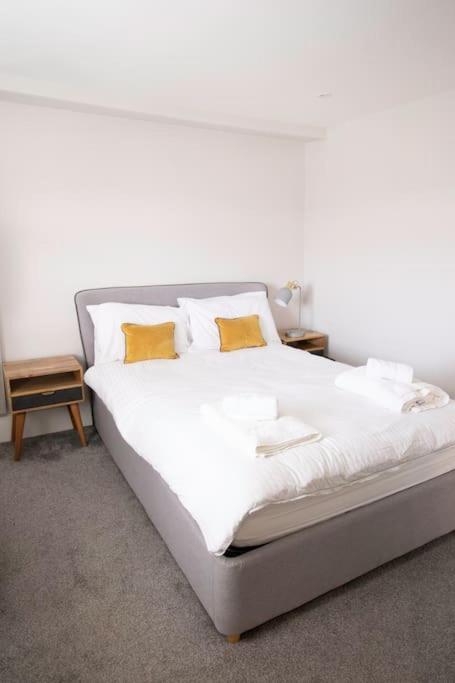Hyper-central Newquay, Sleeps 3 Apartment *