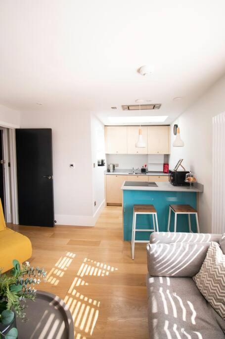 Hyper-central Newquay, Sleeps 3 Apartment